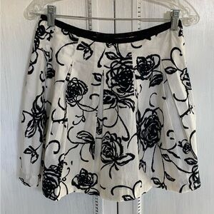 Kenar Mini Skirt Size 4 Black and White Pleated GUC
